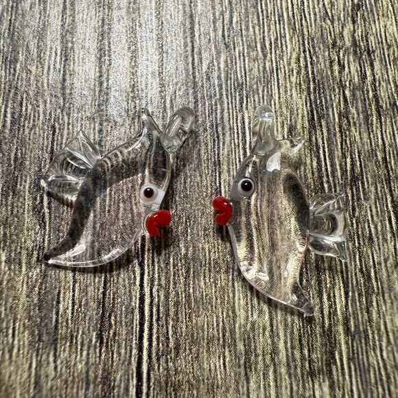 Clear Fish Charms - Picture 1 of 3